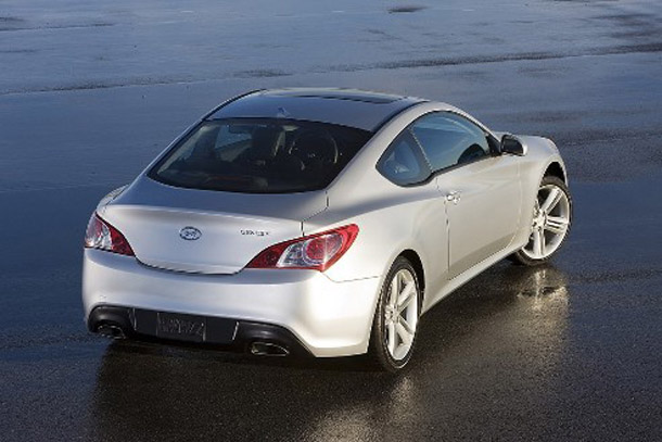hyundai genesis coupe trazeira