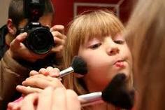 Vaidade Entre As Crianças Bonitas Ou Excessivas31